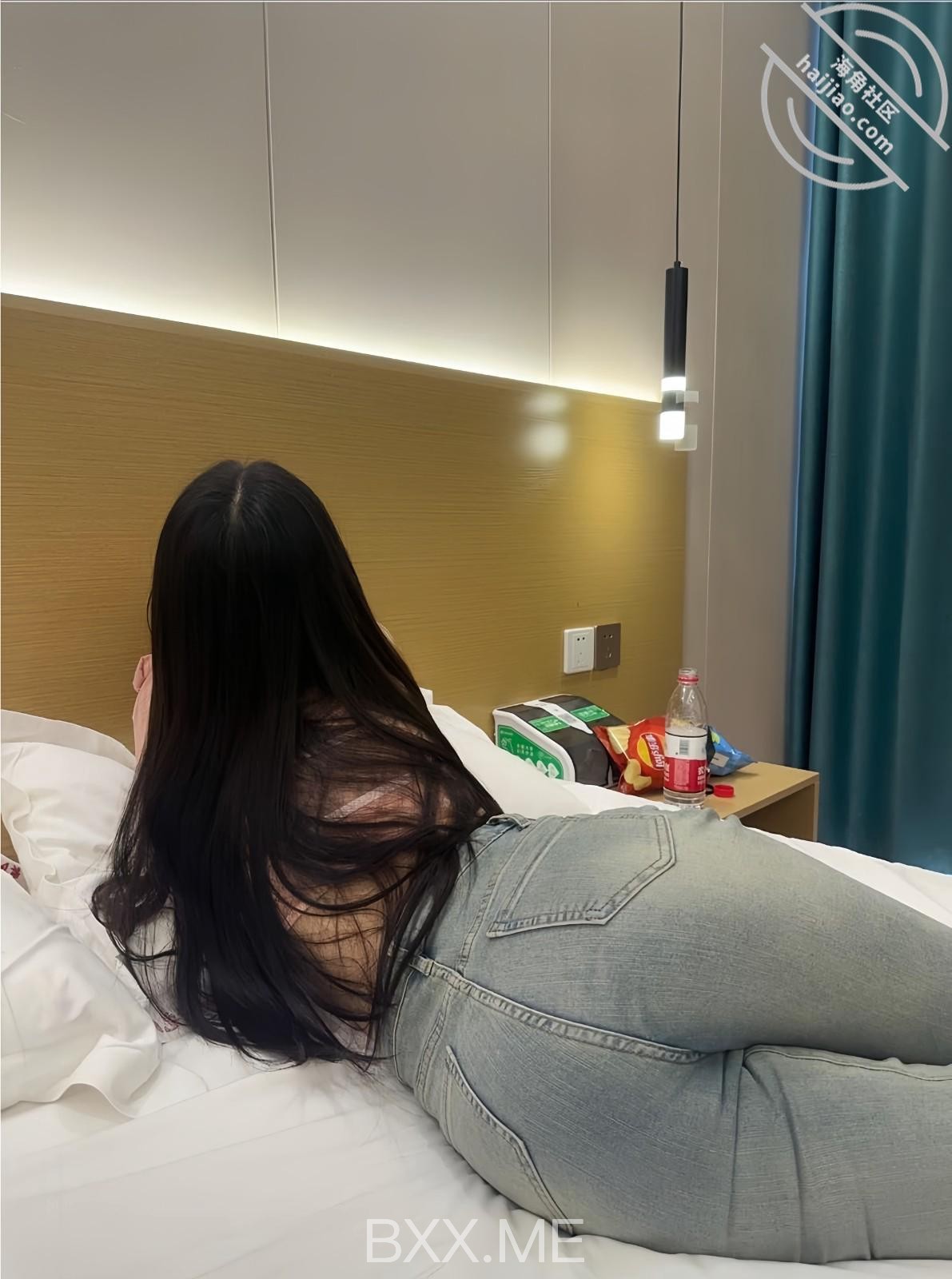《姐弟乱伦》出租屋往姐姐的无毛B里放跳蛋❤️玩到淫水直流再慢慢操
